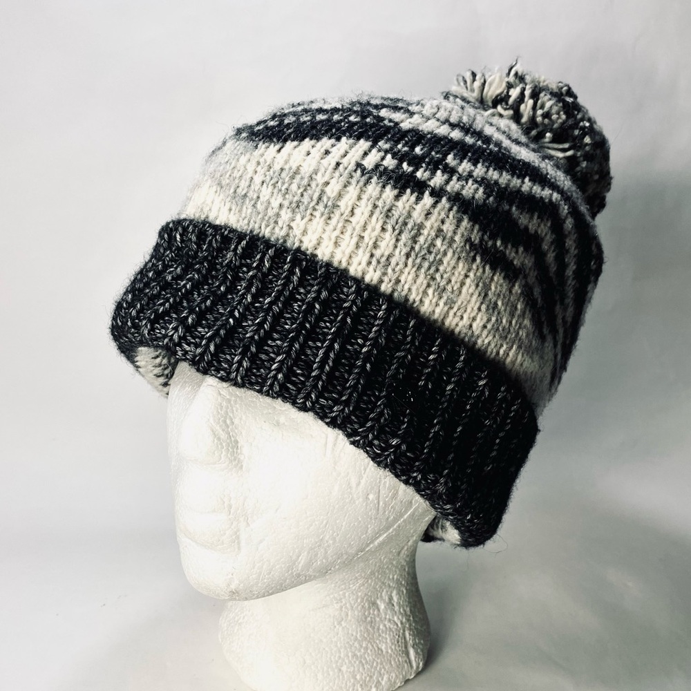 🎉LAST CALL🎉 Victoria's Secret Gray Black Pom Pom Knit Winter Fall Hat